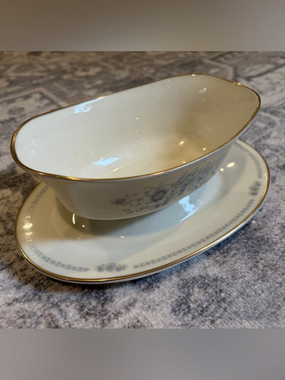 Lenox Midsummer Exclusive Gravy Boat with Attached Underplate 24k Gold Trim